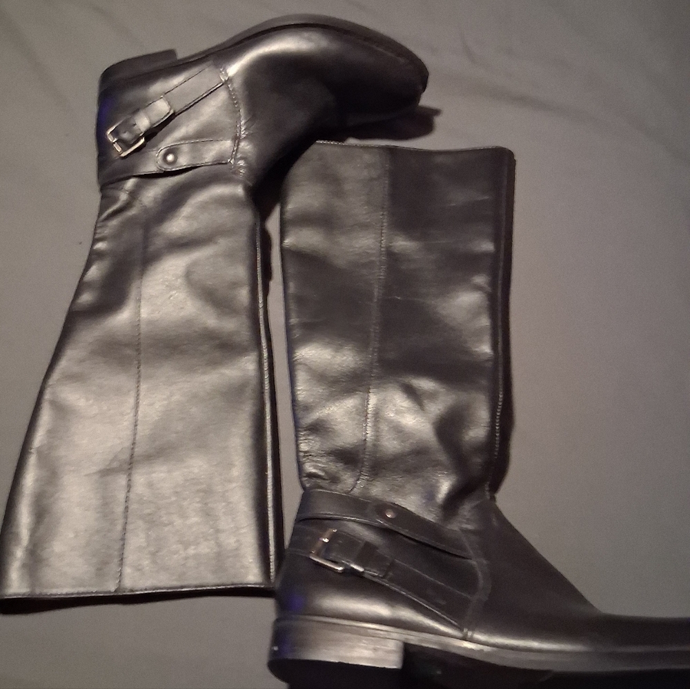 Womens Black Leather Zip-Up Boots With Silver Buckle Accents Size 8 - Picture 2 of 7